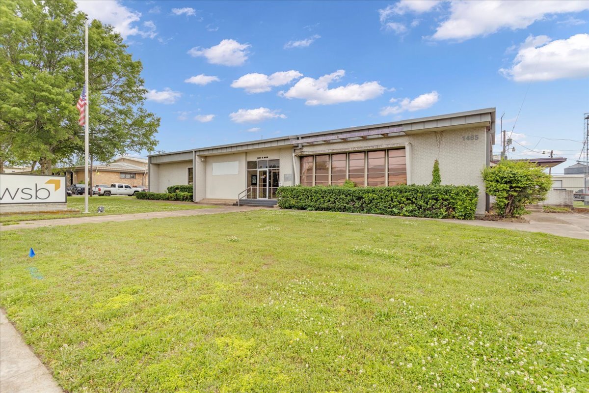 1485 N Main St, Paris, TX for Sale