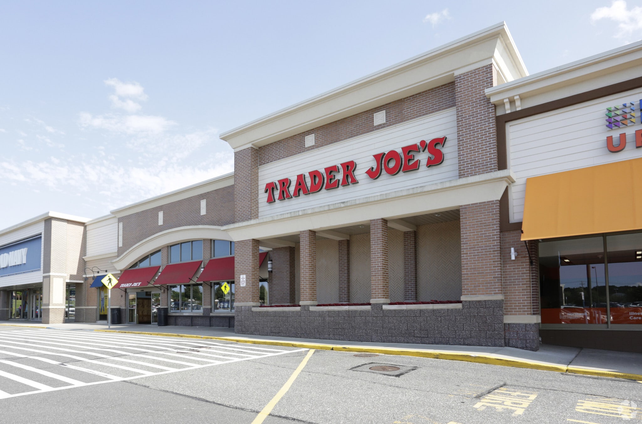 2021-2093 Smith Haven Plz, Lake Grove, NY for Rent