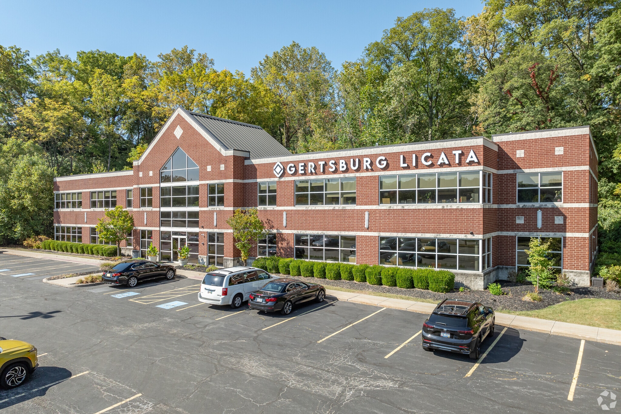 600 E Granger Rd, Cleveland, OH for Sale