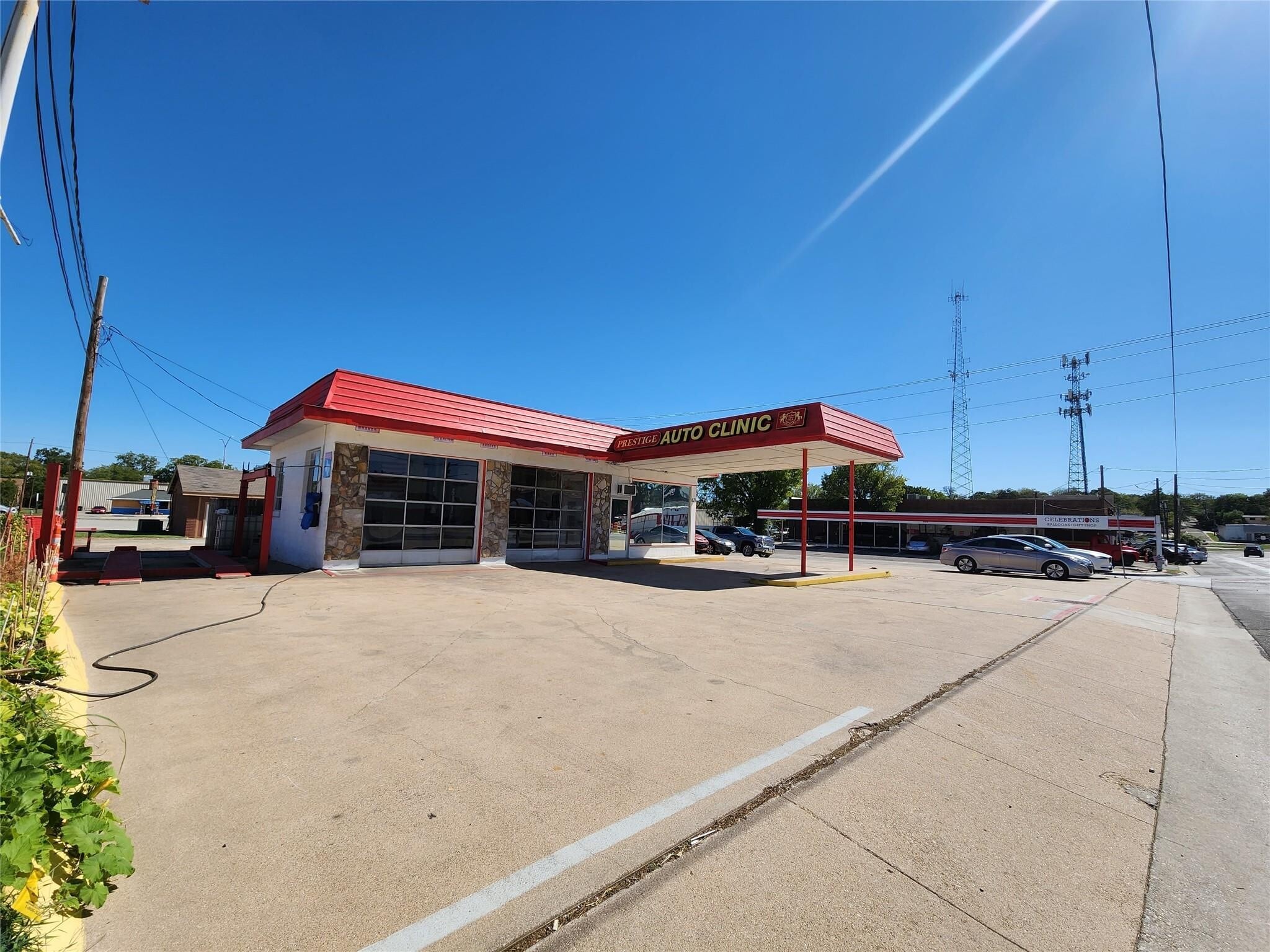 621 S Elm St Denton, TX 76201 Retail Property for Sale on