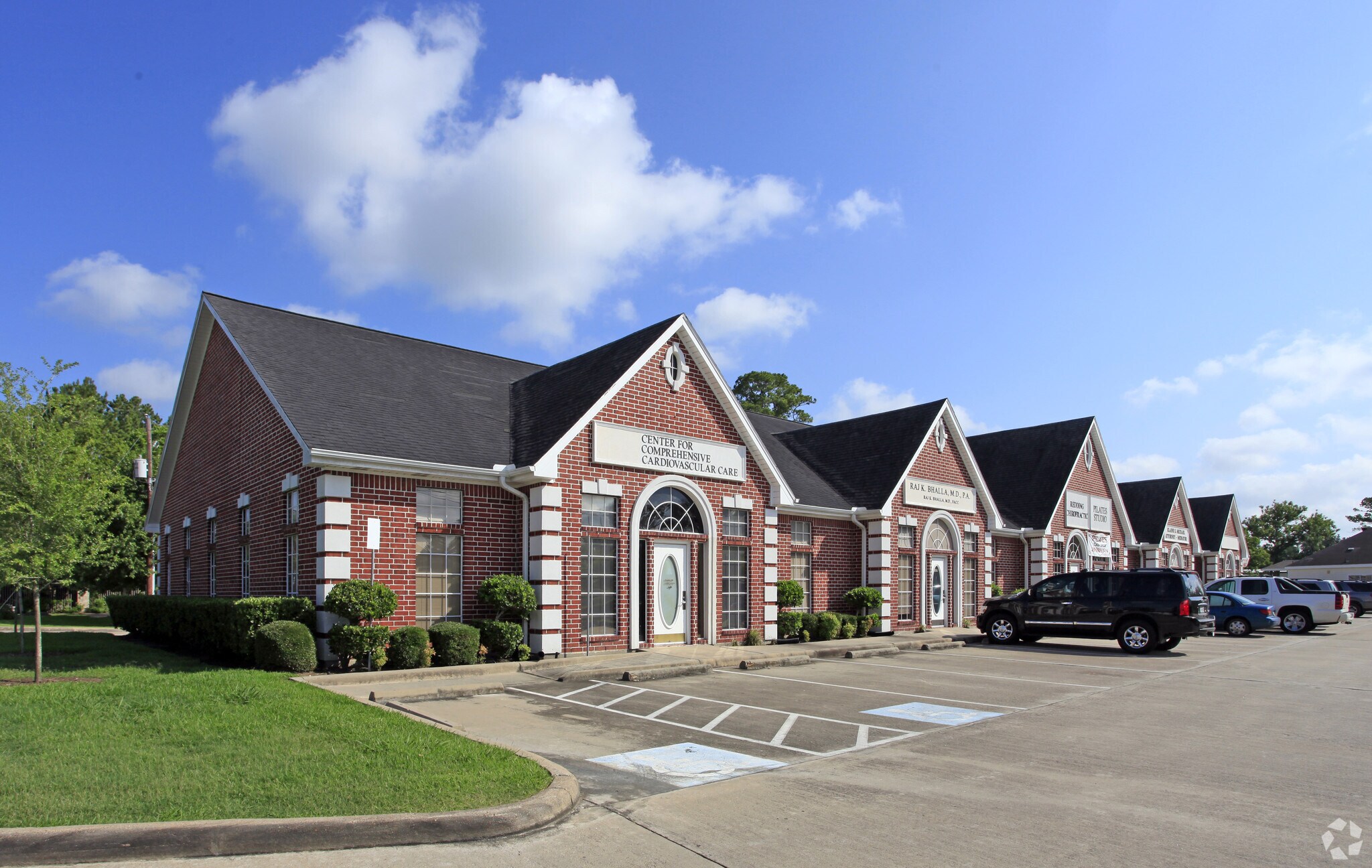 300-320 E Edgewood Dr, Friendswood, TX for Rent