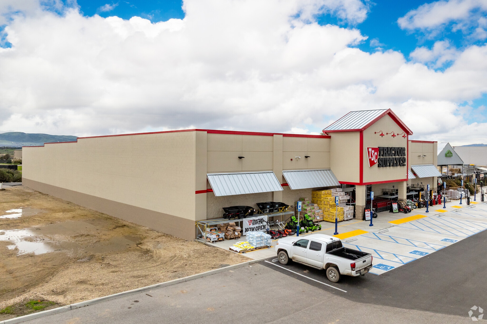 Tractor Supply, Soledad, CA for Sale