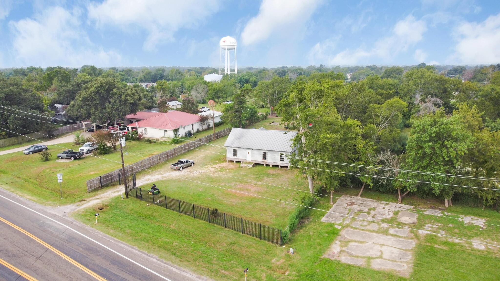 1015 N May St, Madisonville, TX for Sale