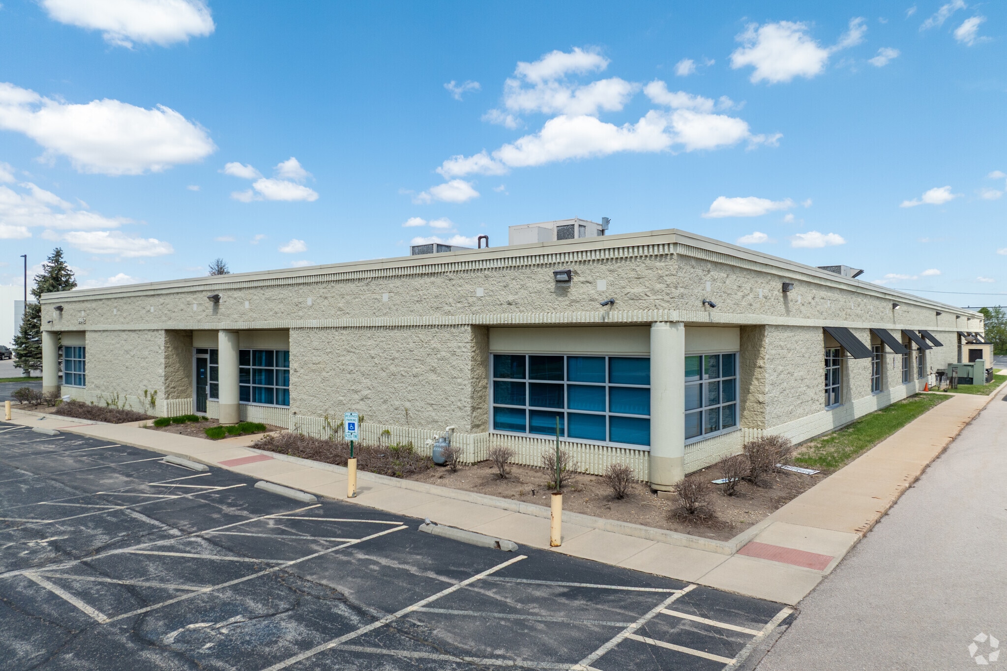 9942 N Alpine Rd, Machesney Park, IL for Sale