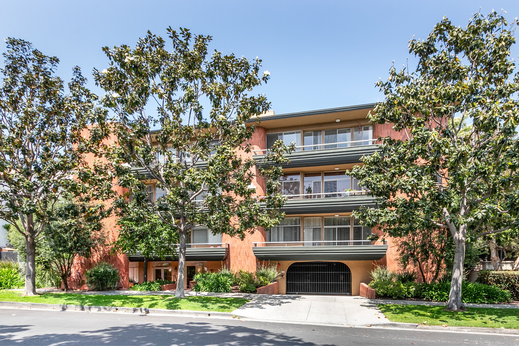 818 S Gretna Green Way, Los Angeles, CA for Sale