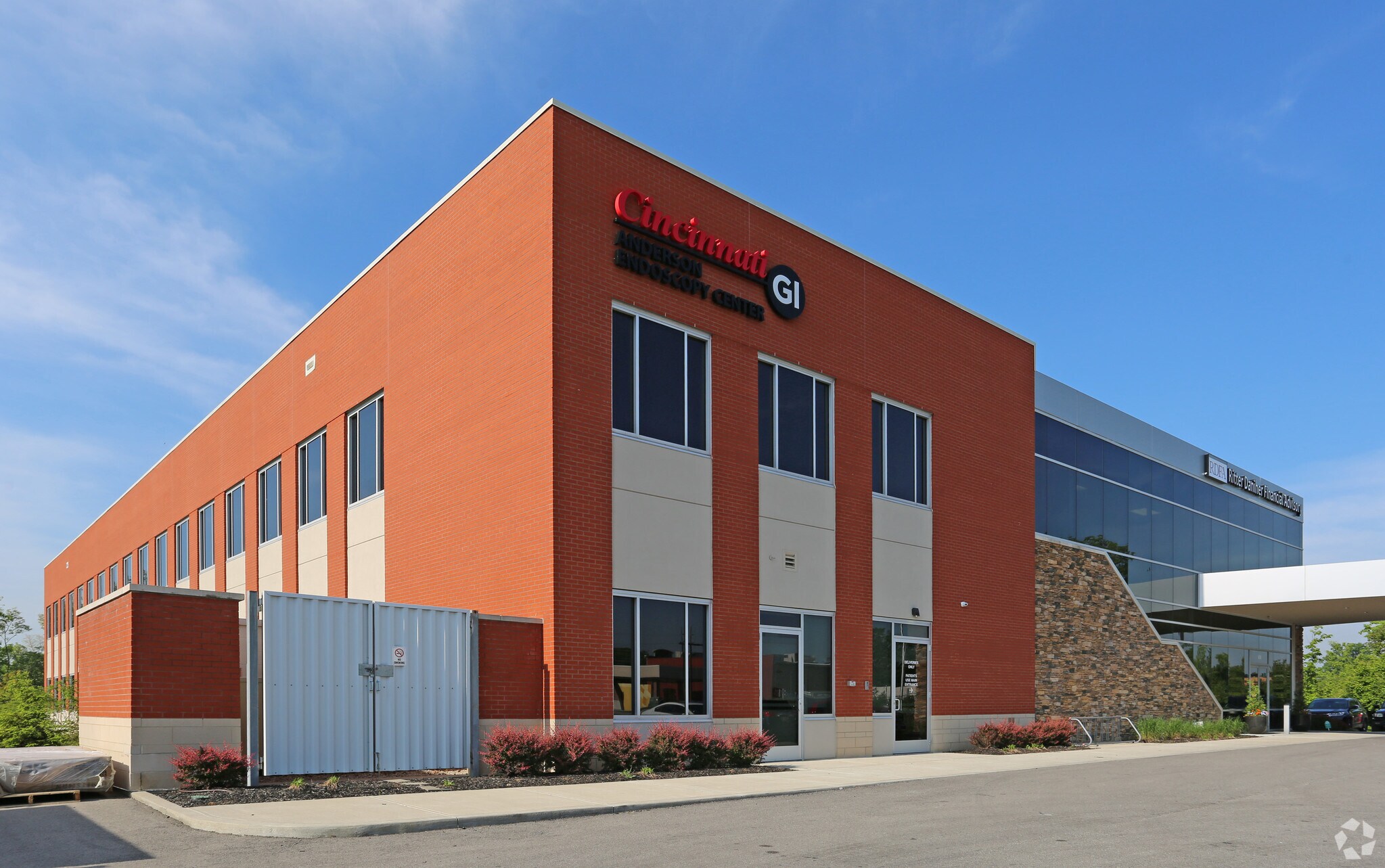 7661 Beechmont Ave, Cincinnati, OH for Rent