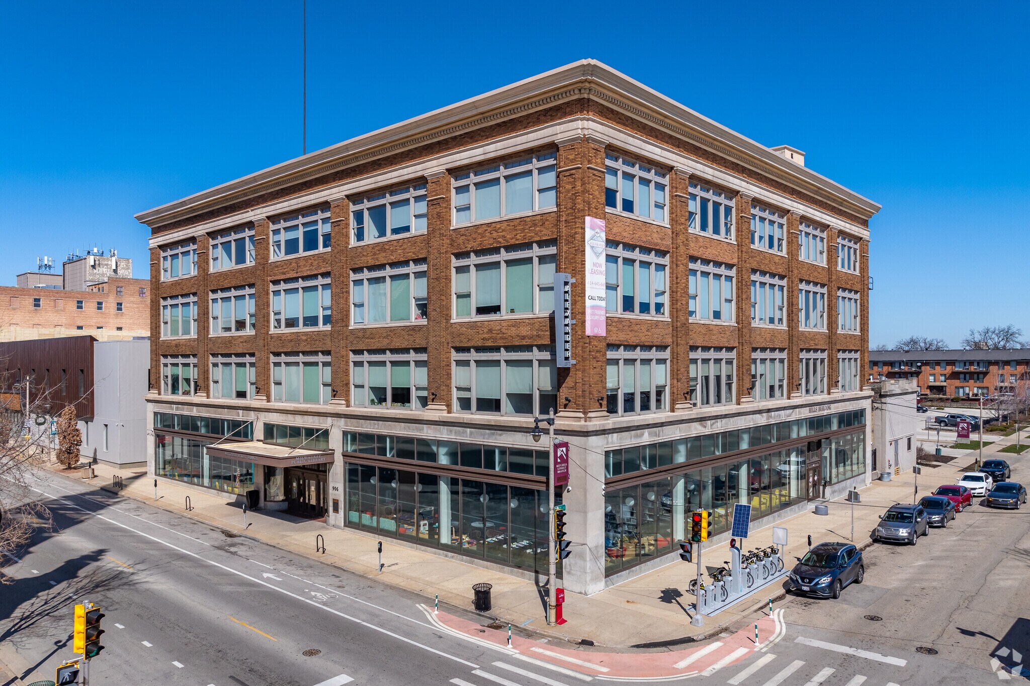 1673 S 9th St, Milwaukee, WI for Sale