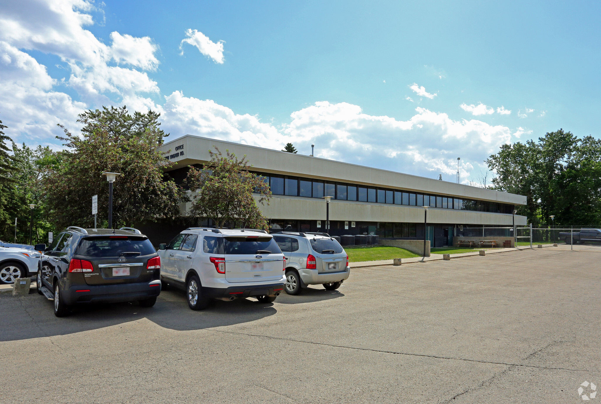 7708 Wagner Rd NW, Edmonton, AB for Rent