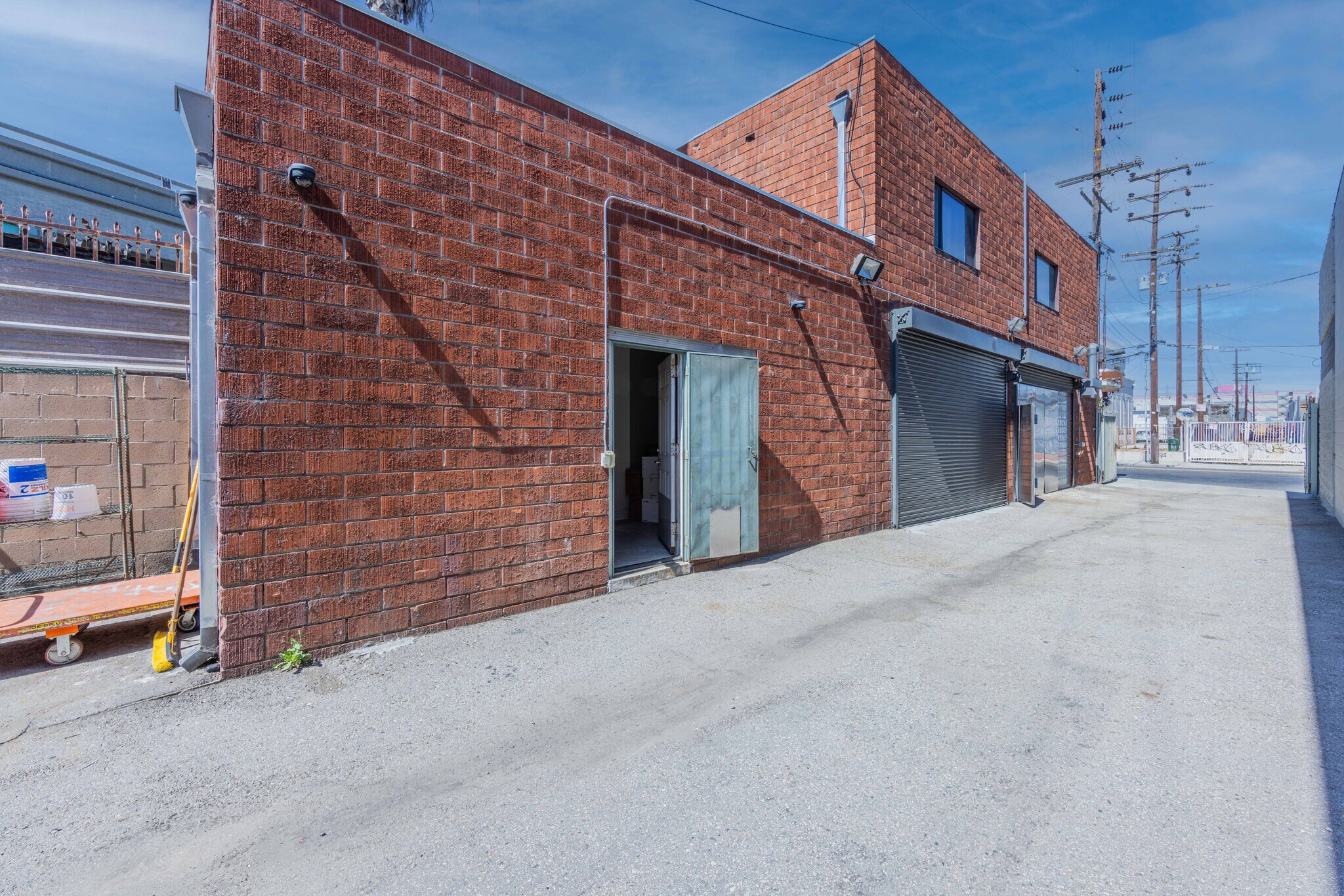1509 Mateo St, Los Angeles, CA for Sale