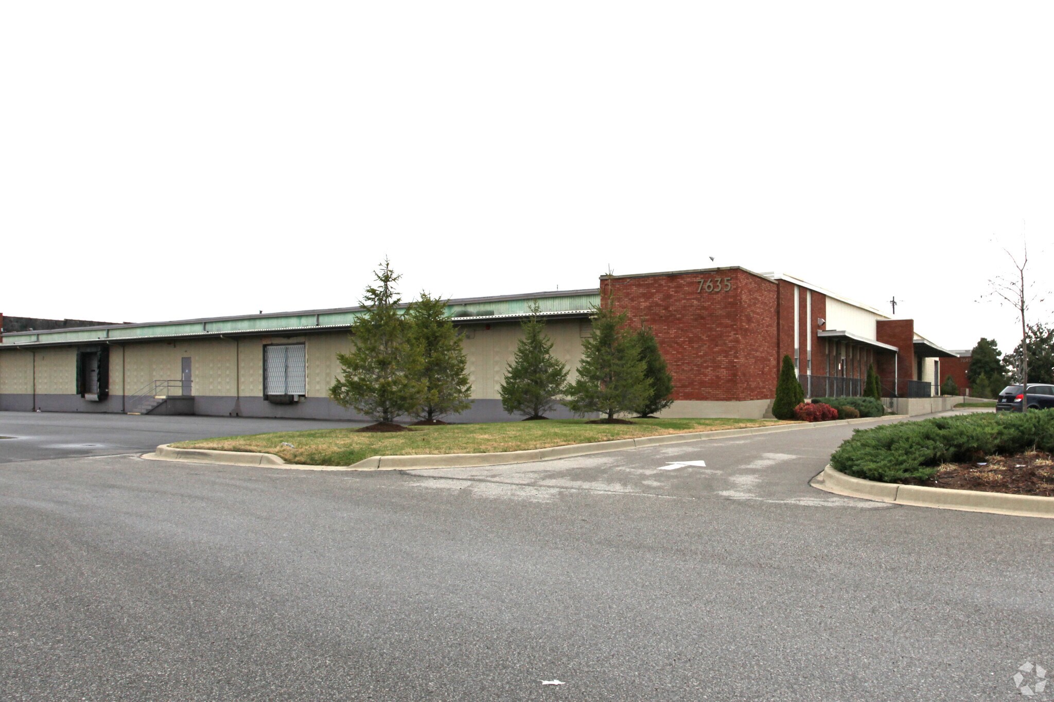 7635 National Tpke, Louisville, KY for Rent