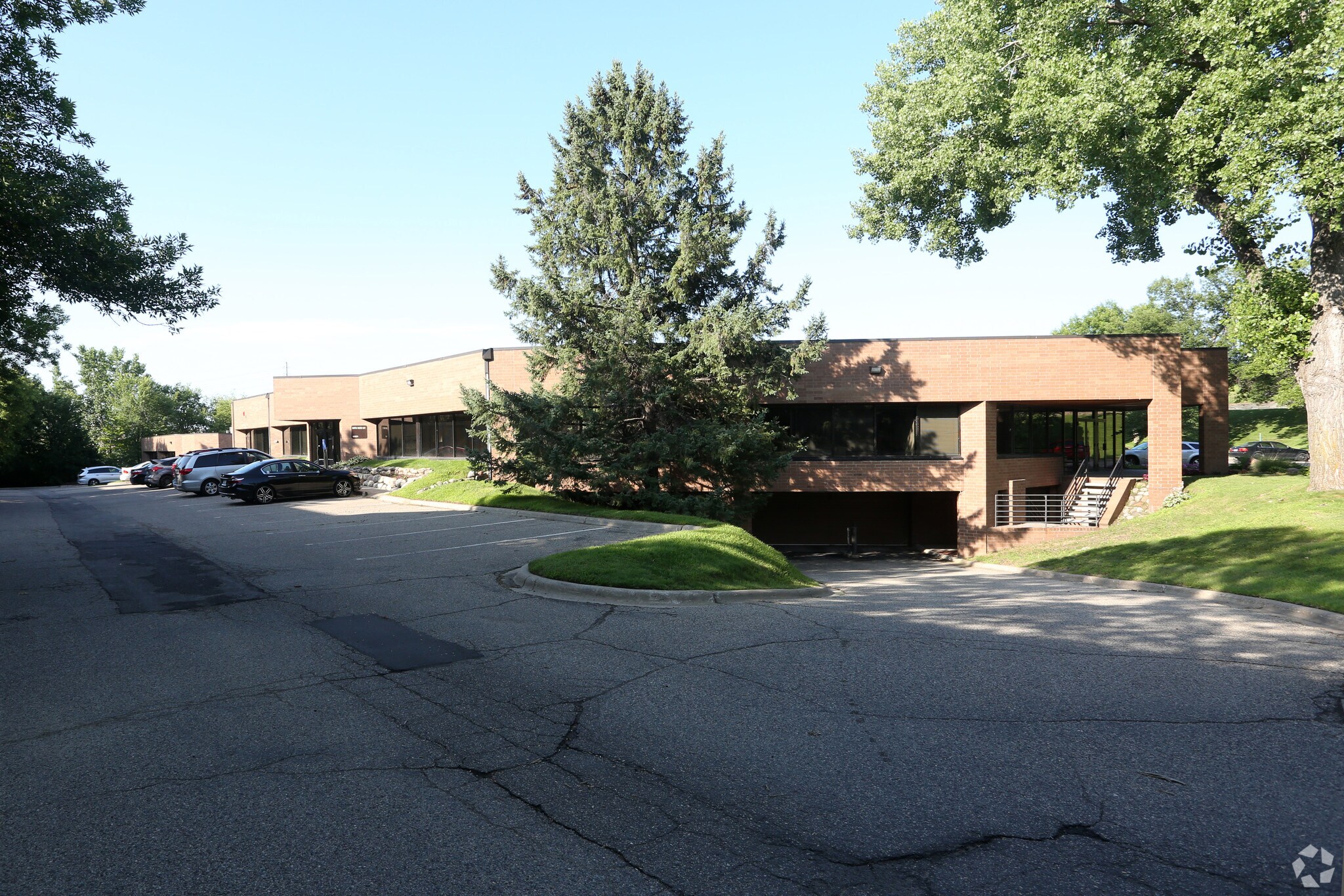 10901-10925 Valley View Rd, Eden Prairie, MN for Rent