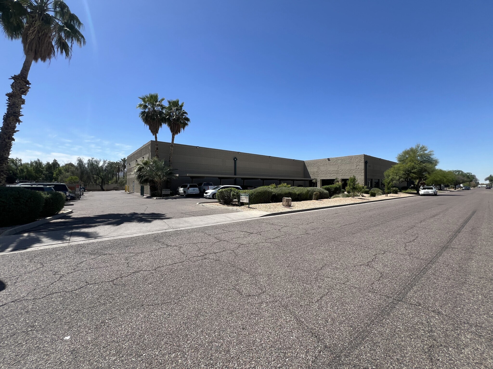 2737 E Chambers St Phoenix, AZ 85040 Industrial Property for Sale on