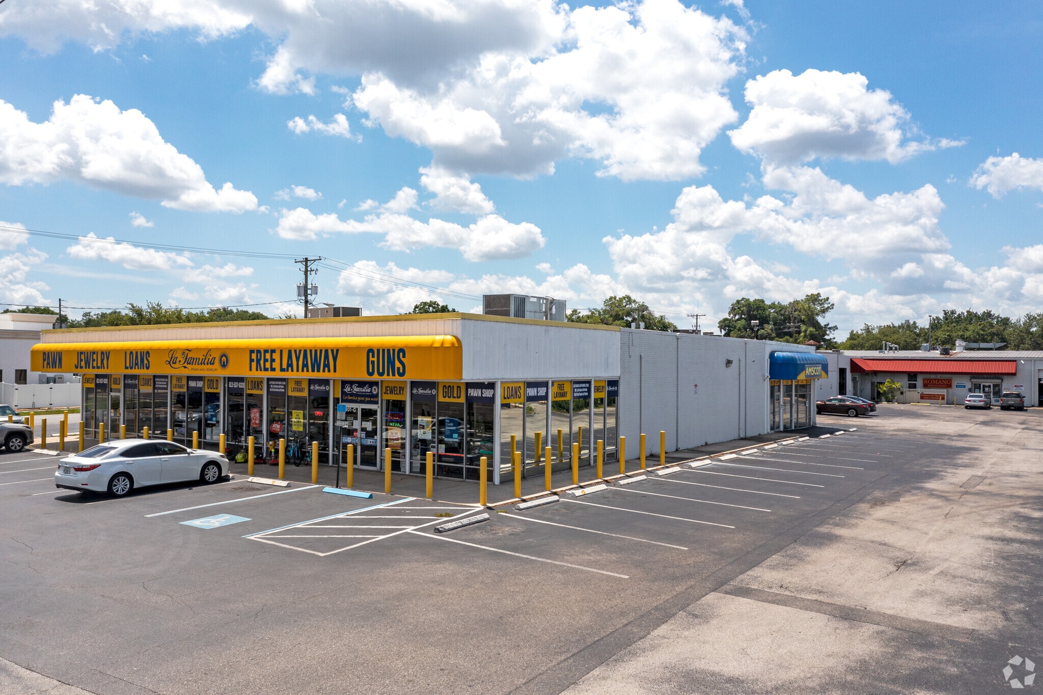901 W Brandon Blvd, Brandon, FL for Rent