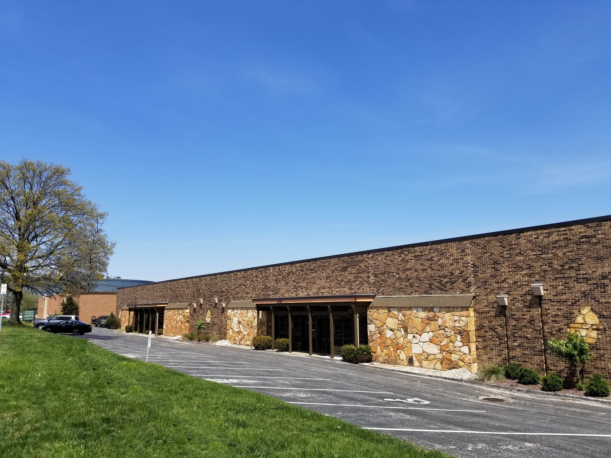 2022-2052 Congressional Dr, Maryland Heights, MO for Rent