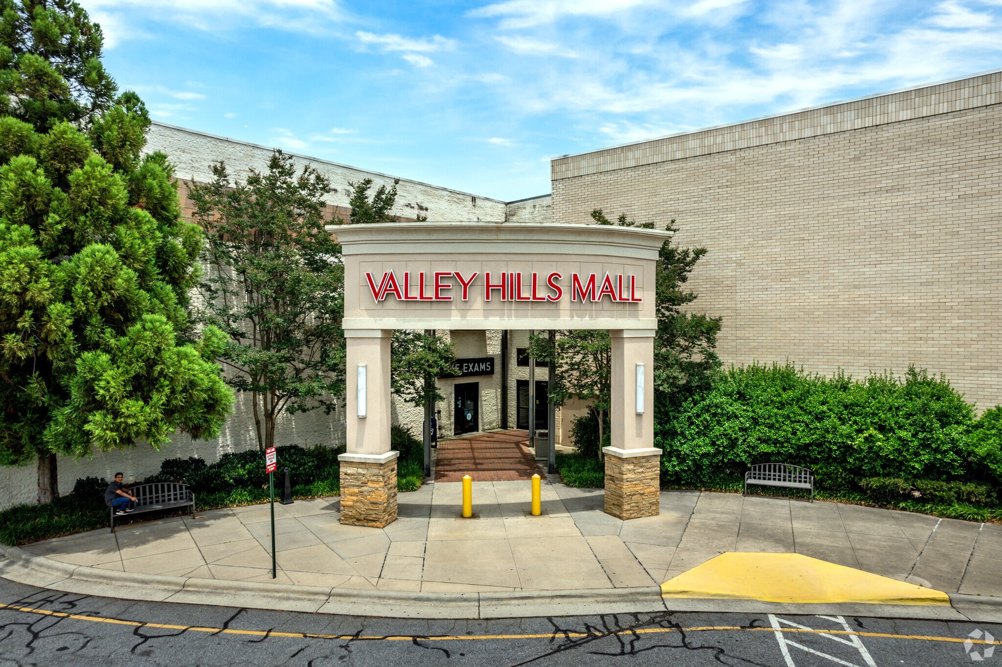 1960 US Highway 70 SE Hickory, NC 28602 Retail Property for Lease on