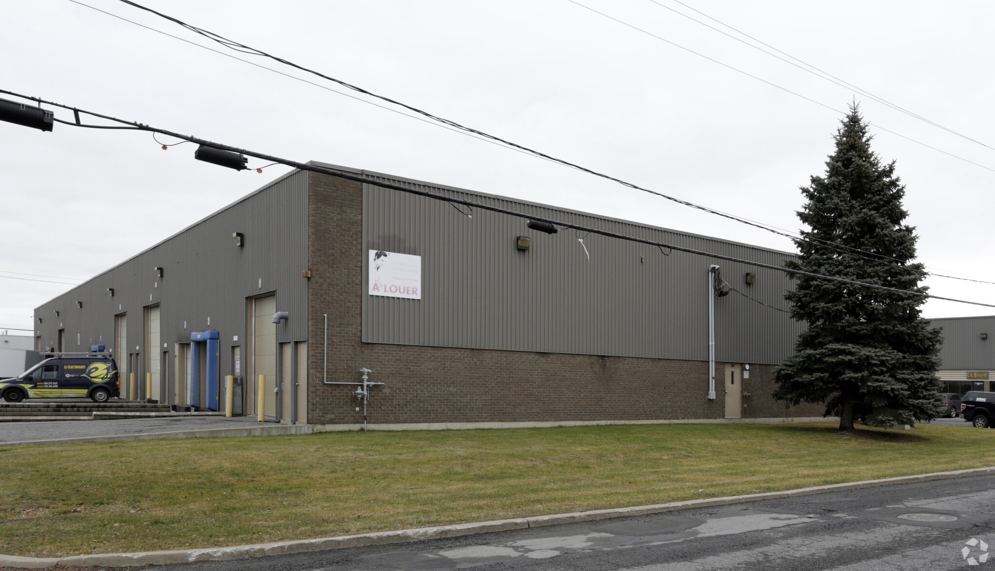 3505 Rue Isabelle, Brossard, QC for Rent
