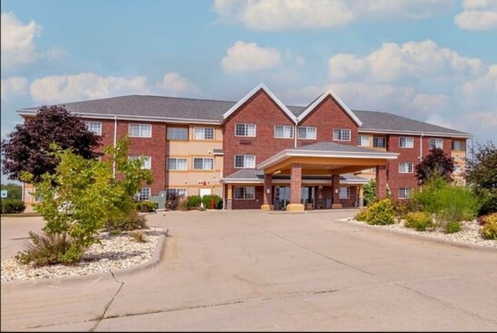 1275 Associates Dr, Dubuque, IA for Sale