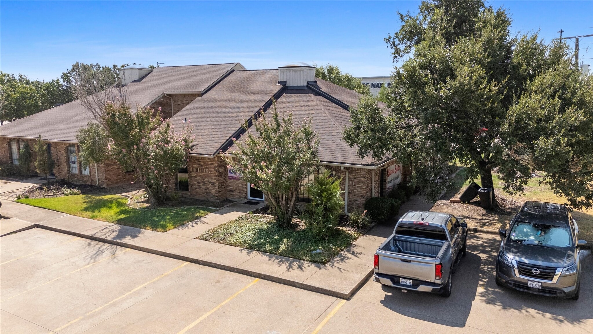 1055 W Pioneer Pky, Grand Prairie, TX for Rent