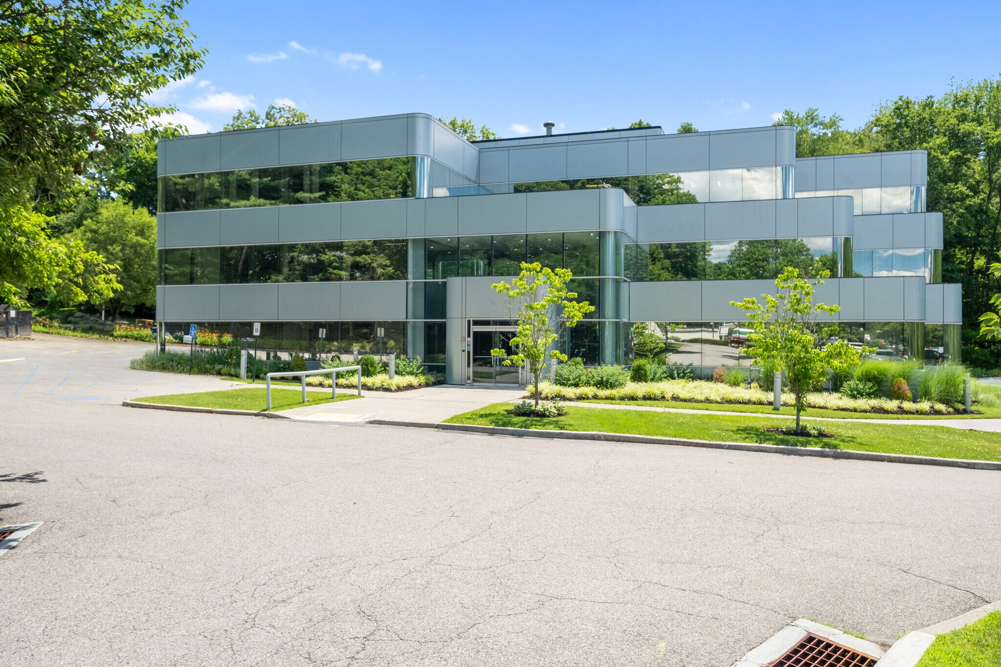 118 N Bedford Rd, Mount Kisco, NY for Rent
