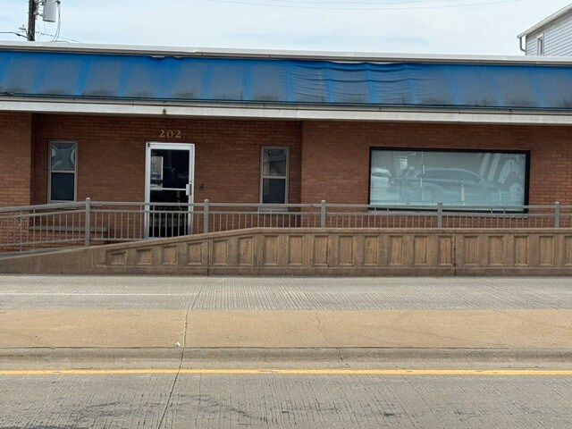 202 S Bridge St, Yorkville, IL for Sale