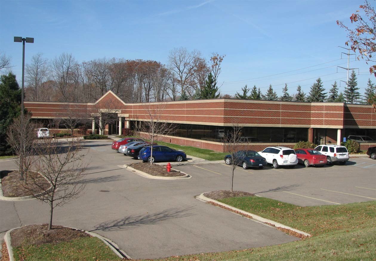 41650 Gardenbrook Rd, Novi, MI for Rent