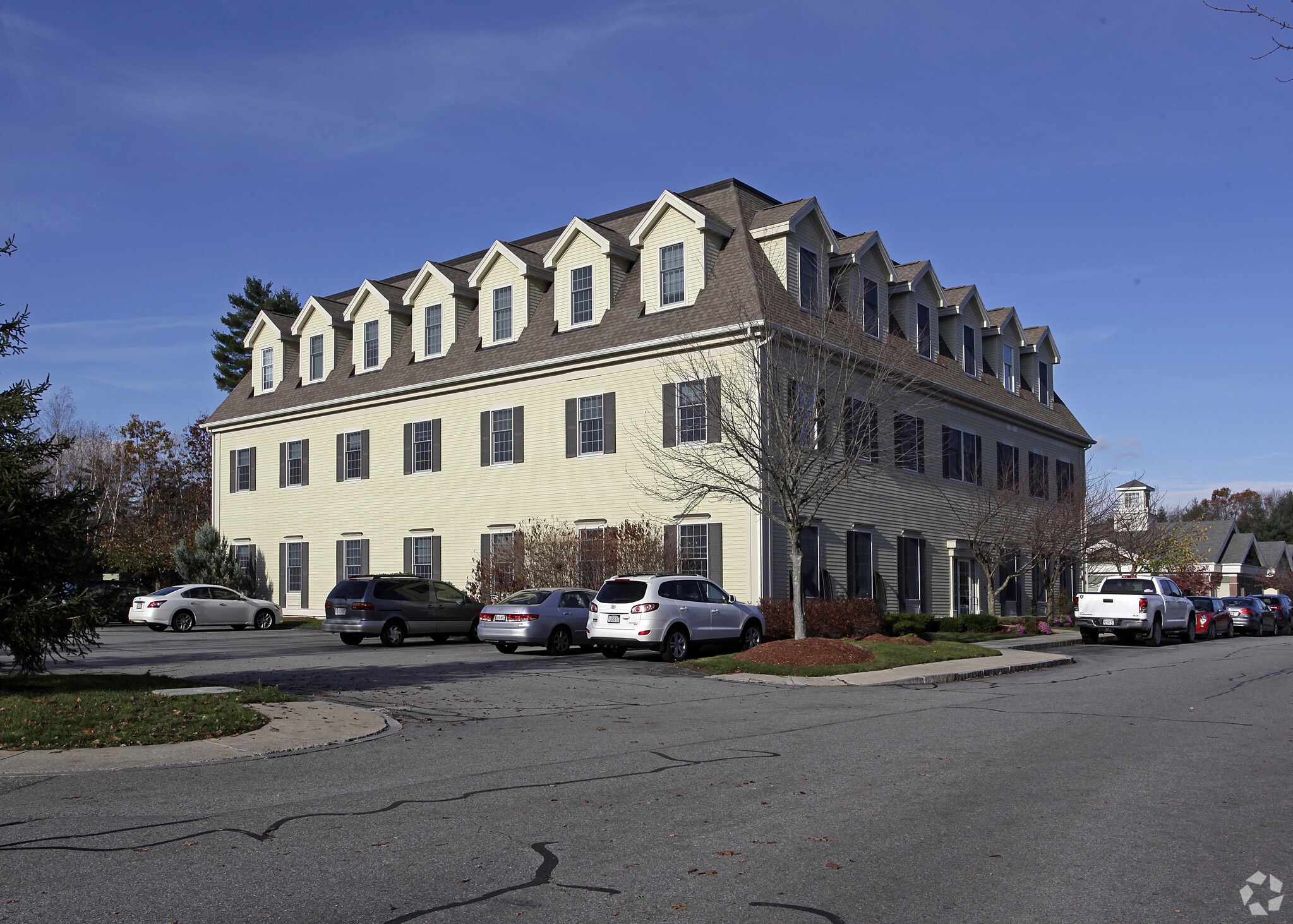 3 Lan Dr, Westford, MA for Rent