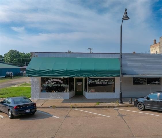 250 W Court St, Richland Center, WI for Sale
