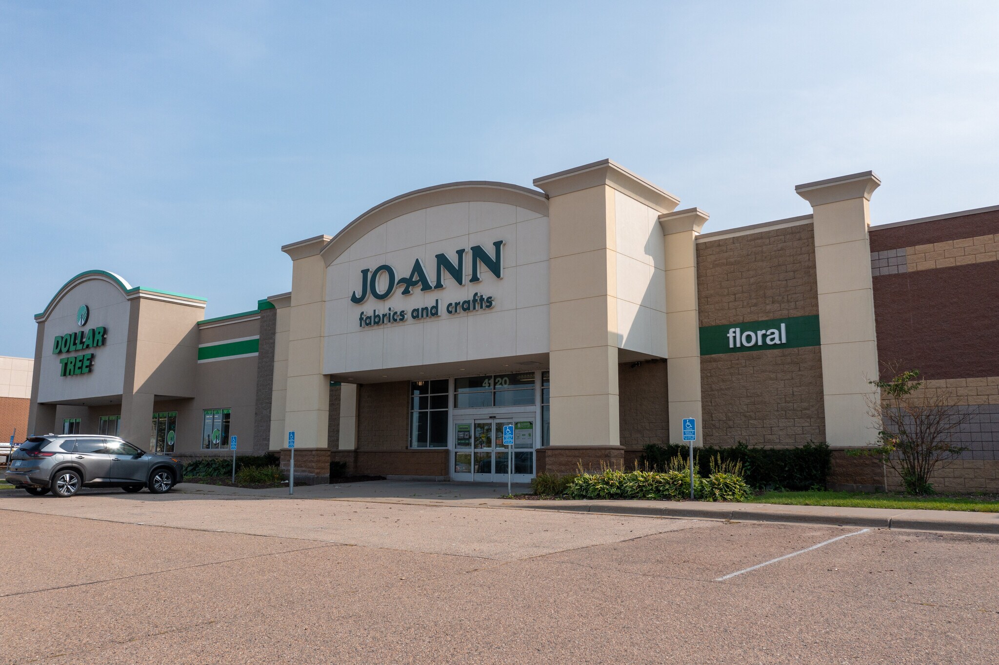 4120 Dean Lakes Blvd, Shakopee, MN for Sale