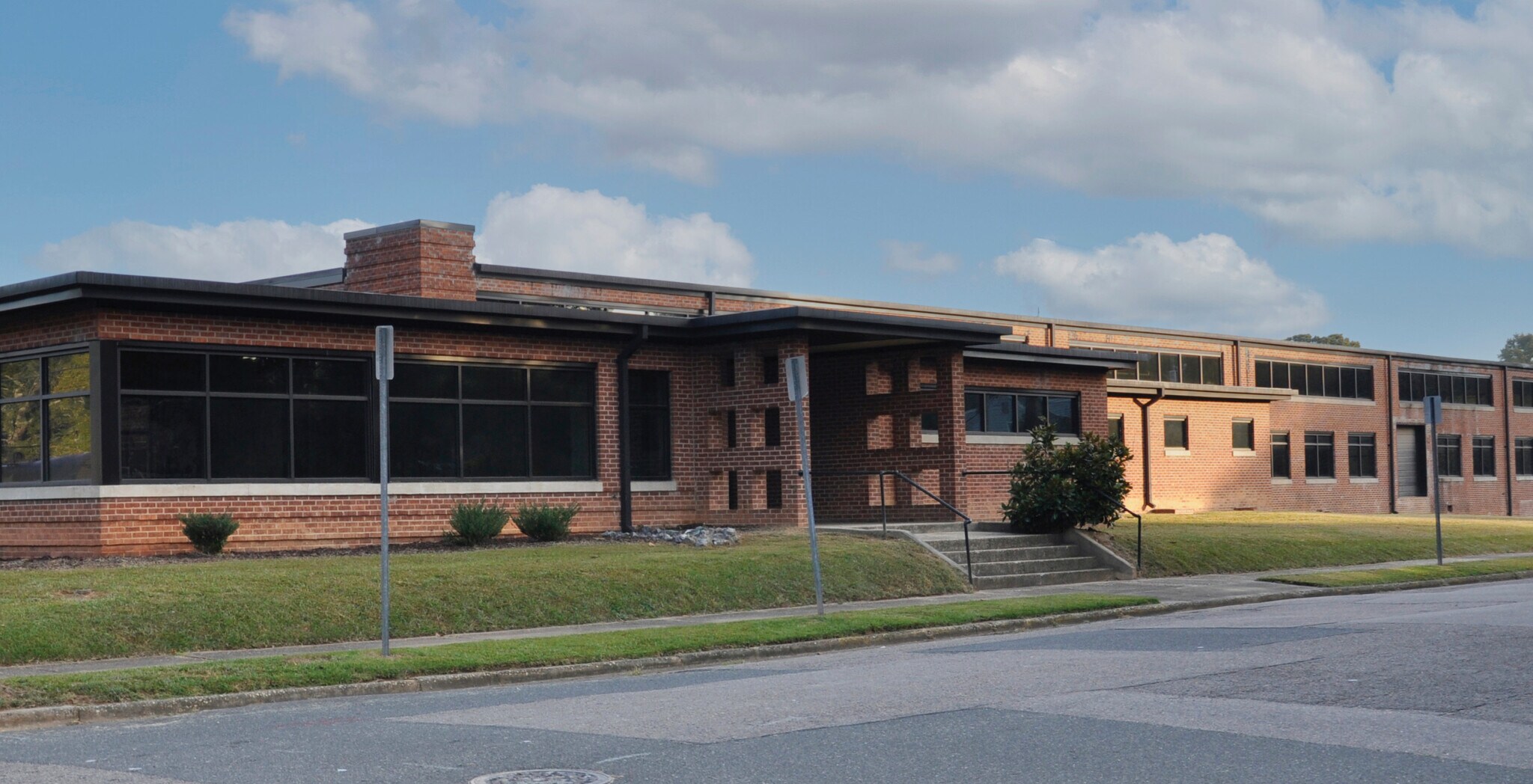 633 Chatham St, Sanford, NC for Rent