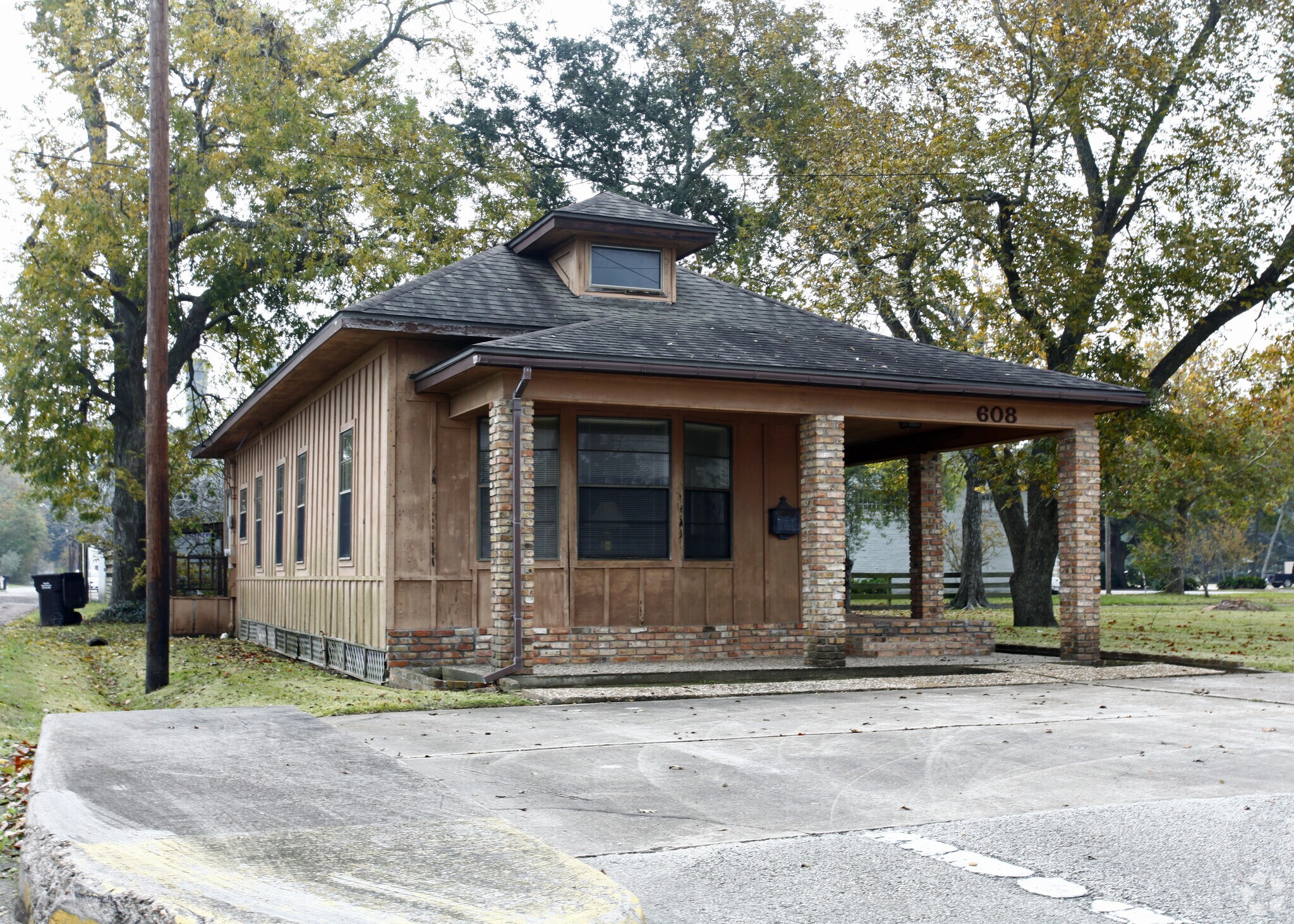 608 N Front St, Angleton, TX for Rent