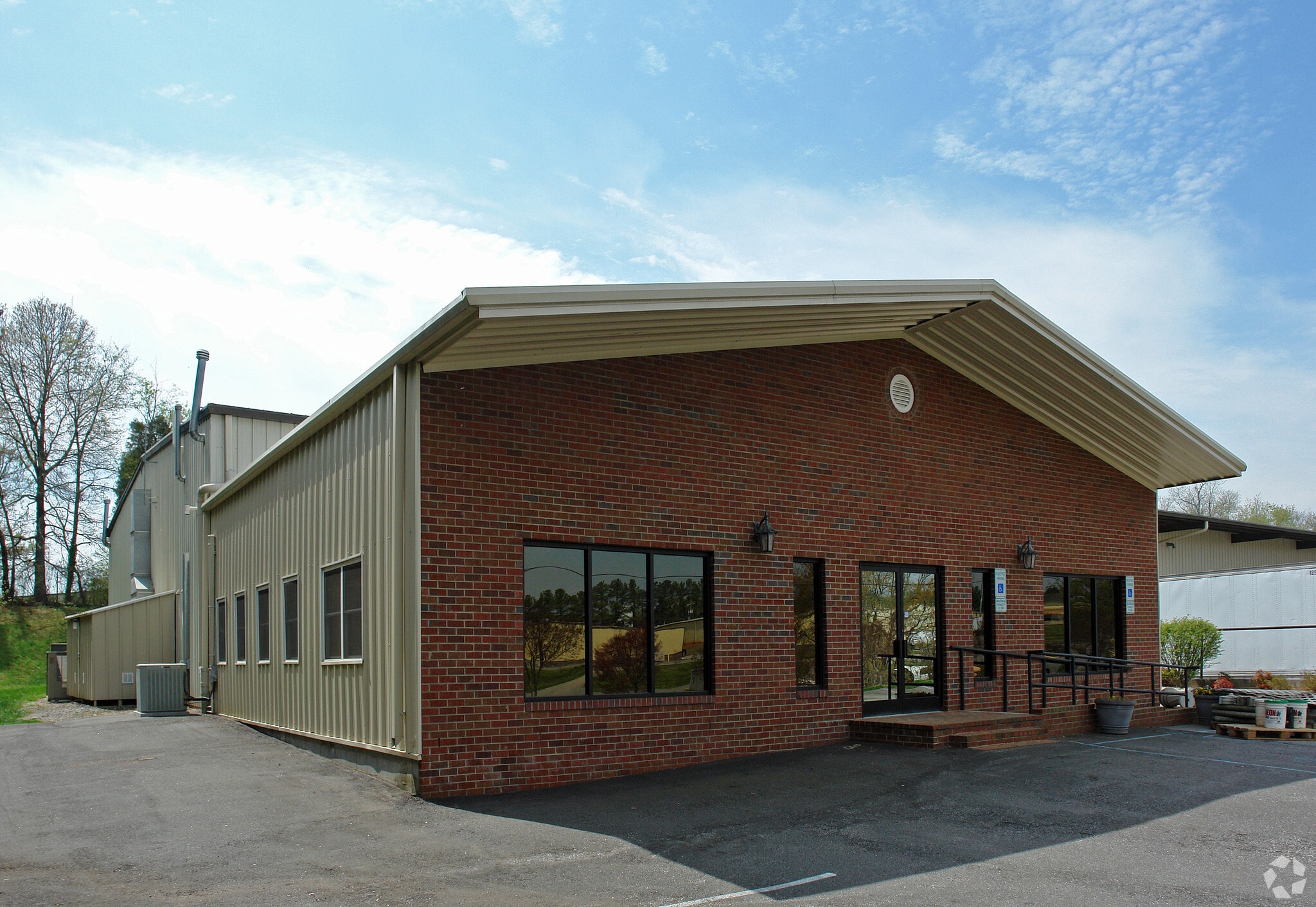 1920 Flintstone Dr, Statesville, NC for Rent