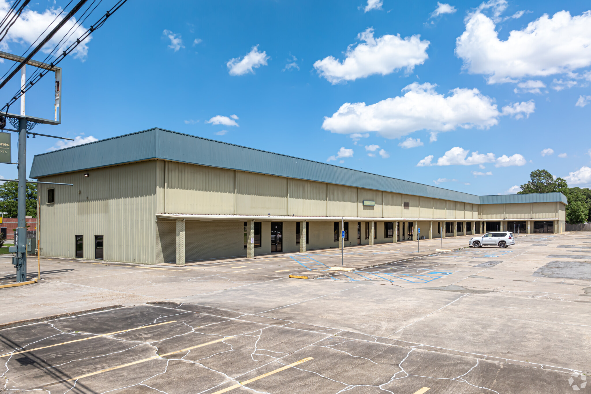 6413 Johnston St, Lafayette, LA for Rent
