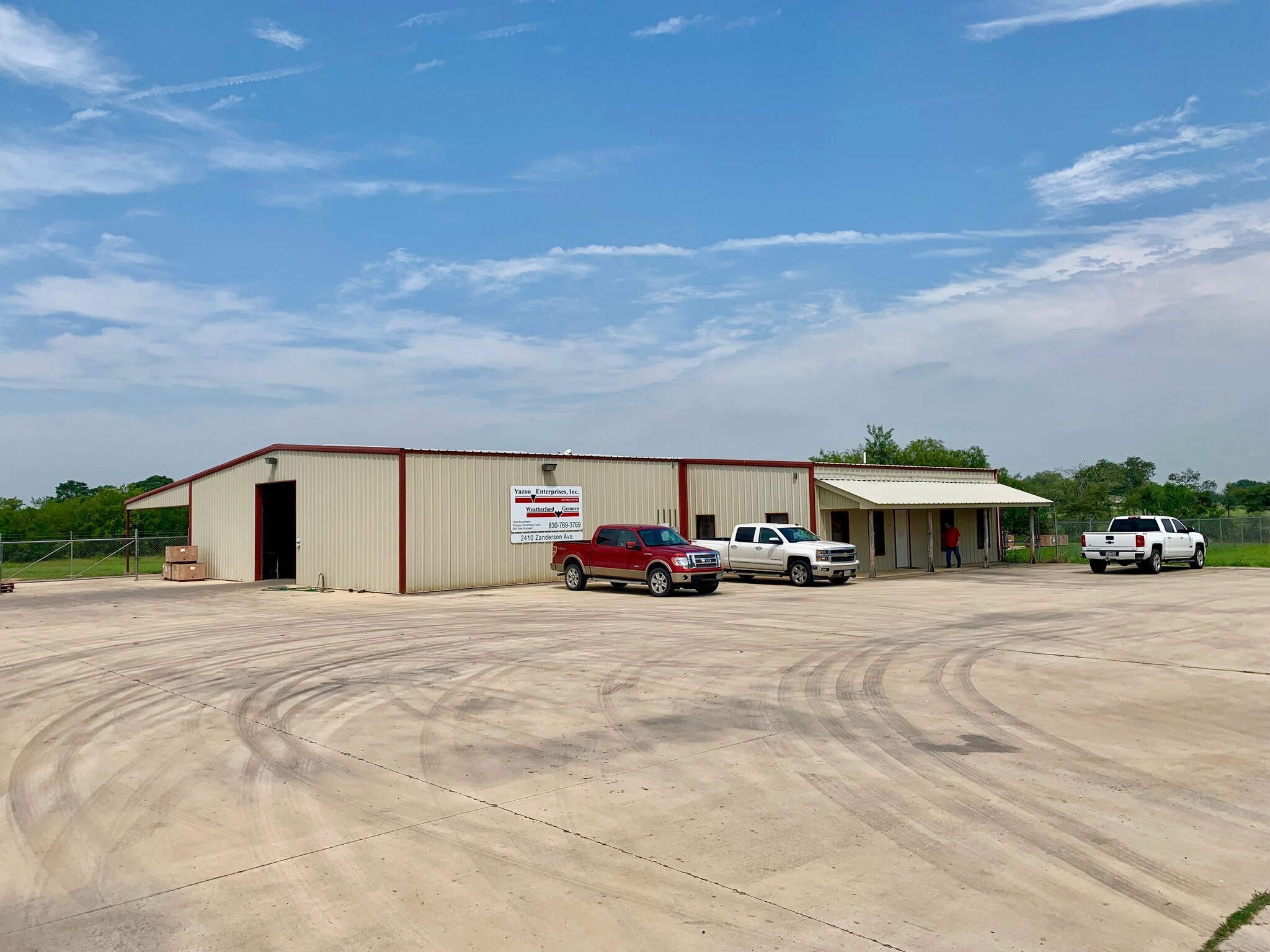 2410 Zanderson Ave, Jourdanton, TX for Rent
