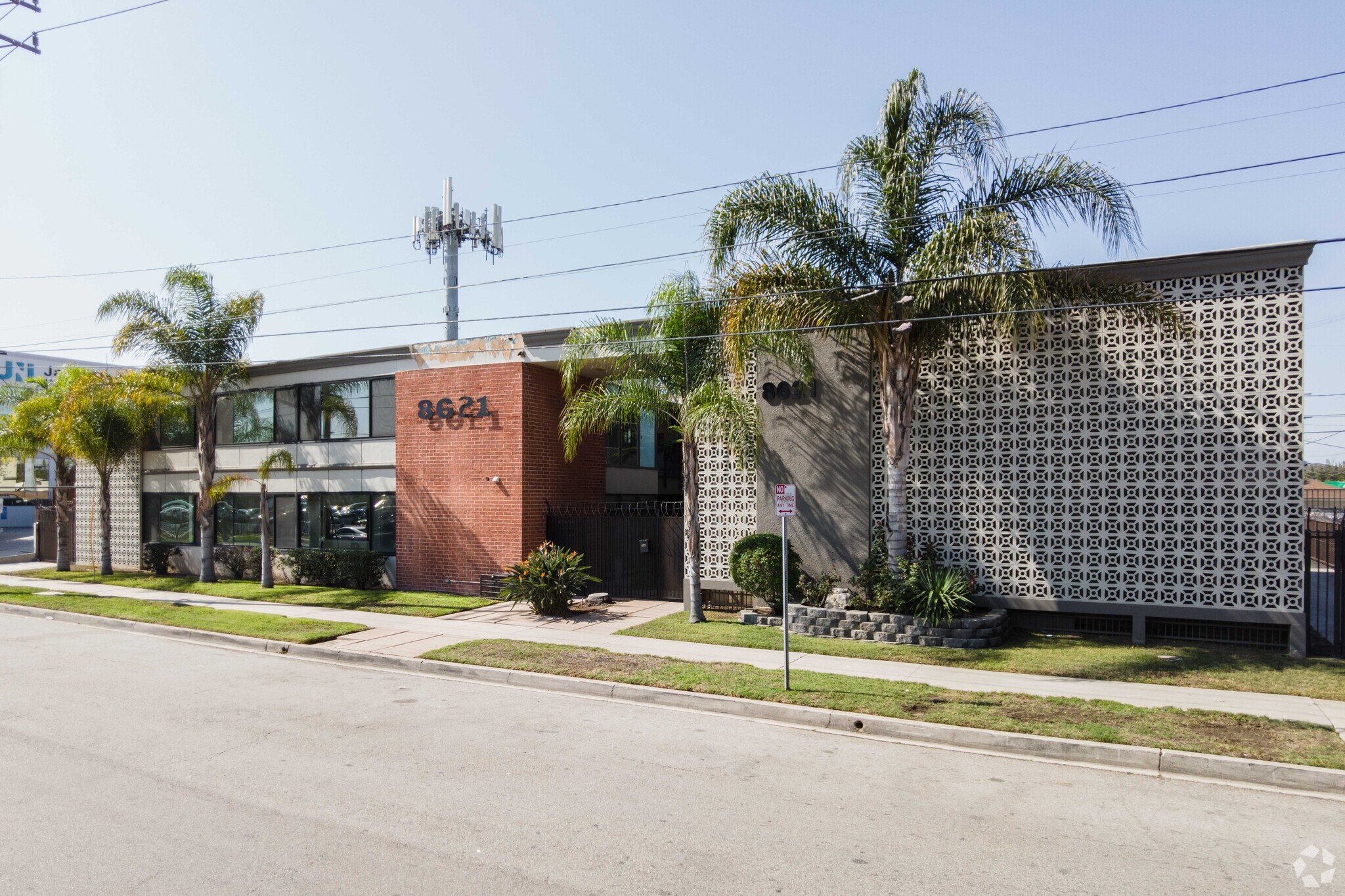 8621 Bellanca Ave, Los Angeles, CA for Sale