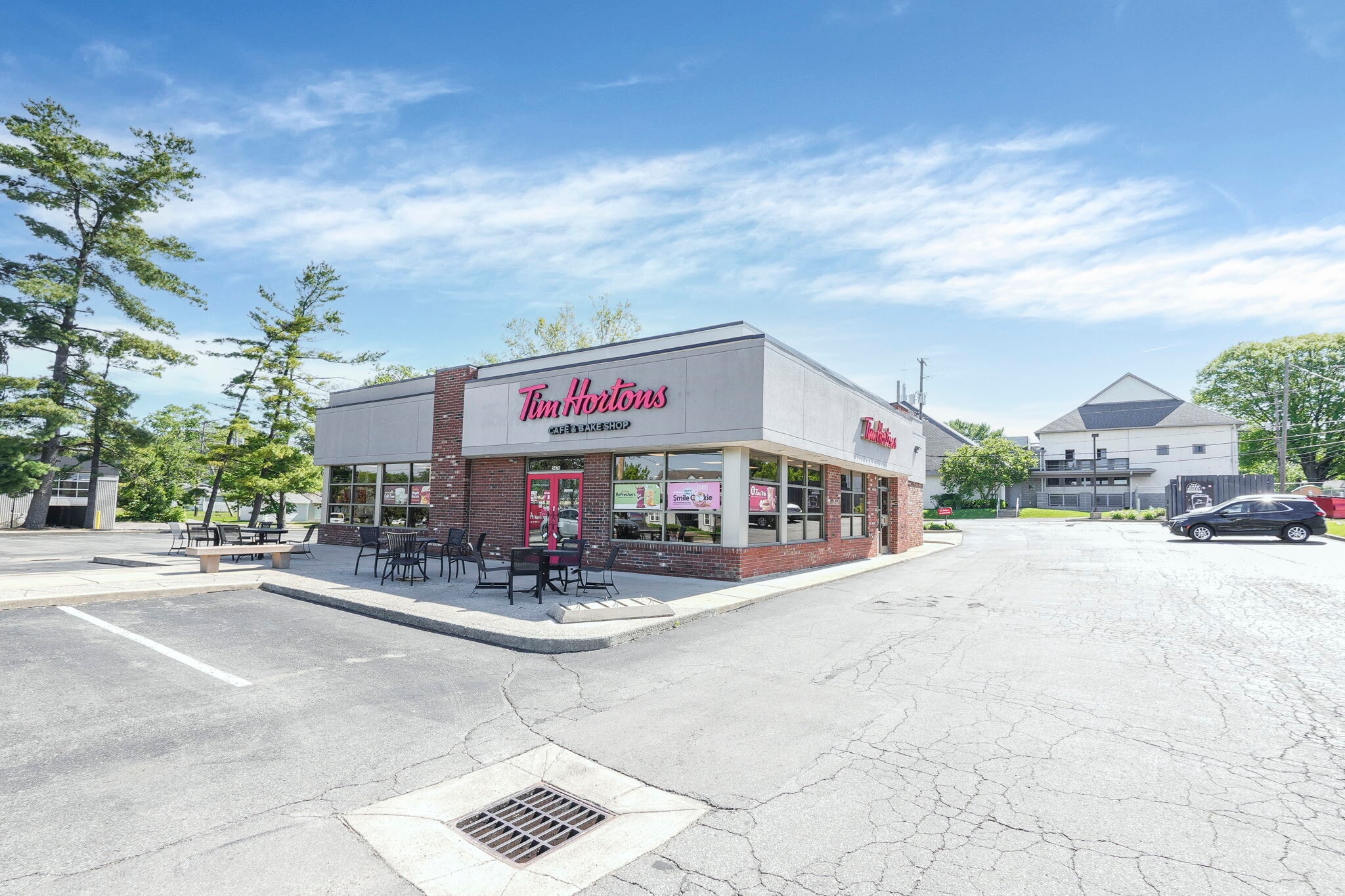 5470 N High St, Columbus, OH for Sale