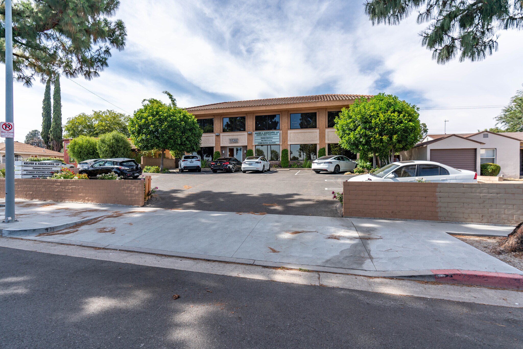 17425 Chatsworth St, Granada Hills, CA for Rent