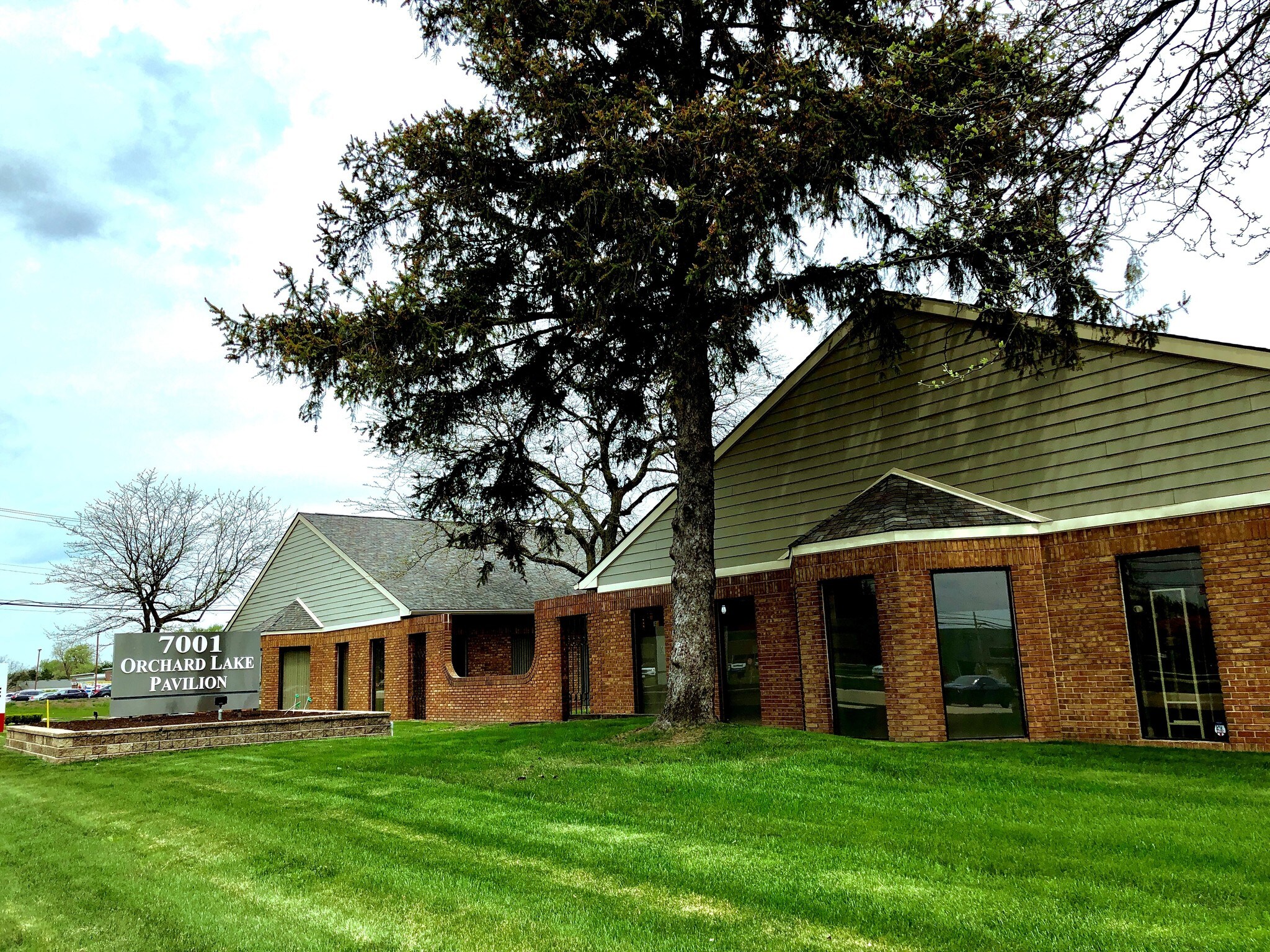 7001 Orchard Lake Rd West Bloomfield, MI 48322 Industrial Park