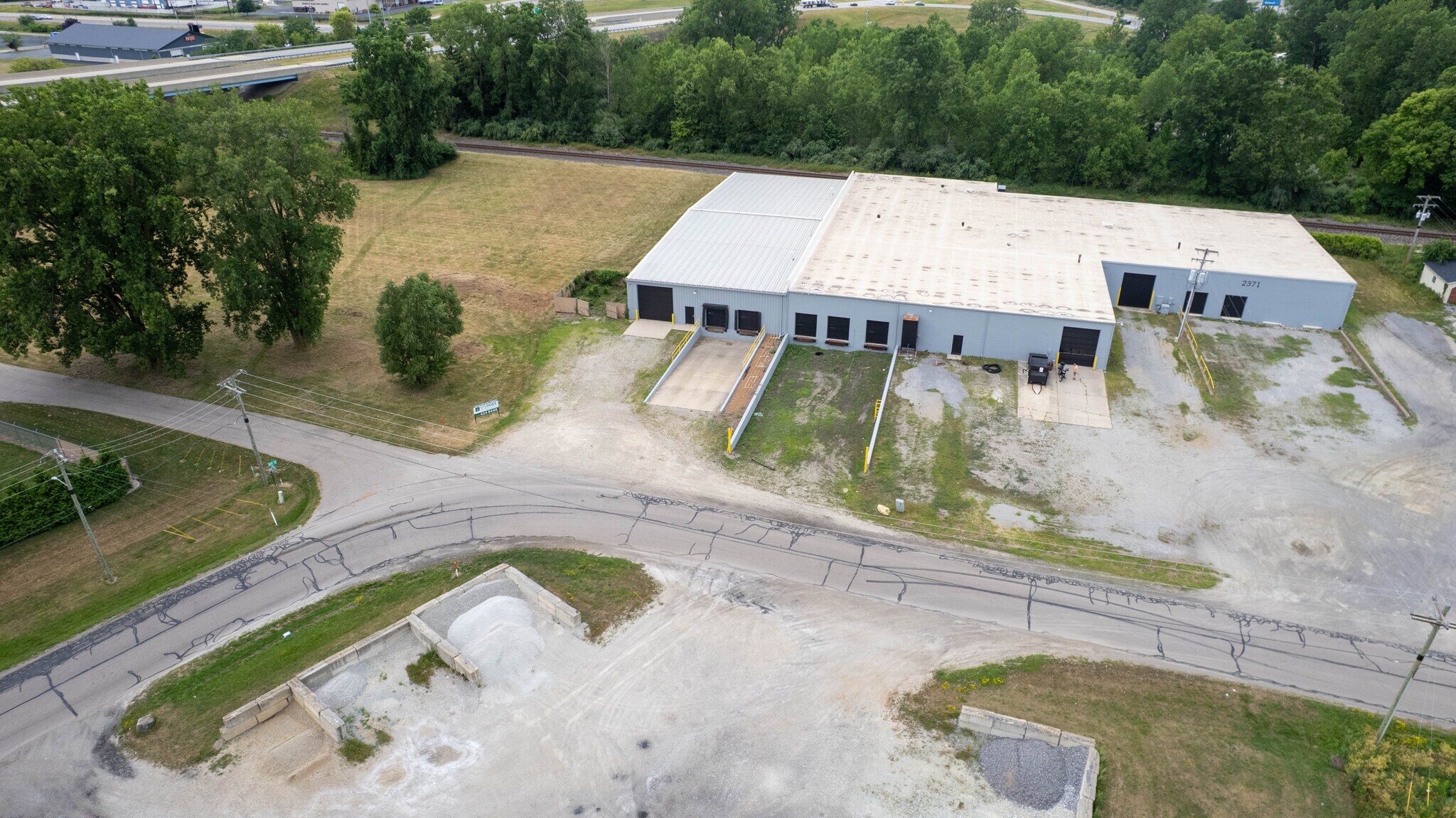 2371 N Rainbow Dr, Warsaw, IN for Sale
