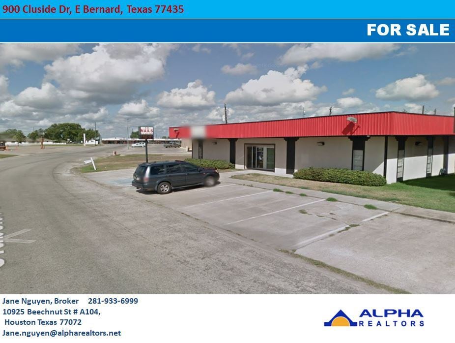 900 Clubside Dr, East Bernard, TX for Sale