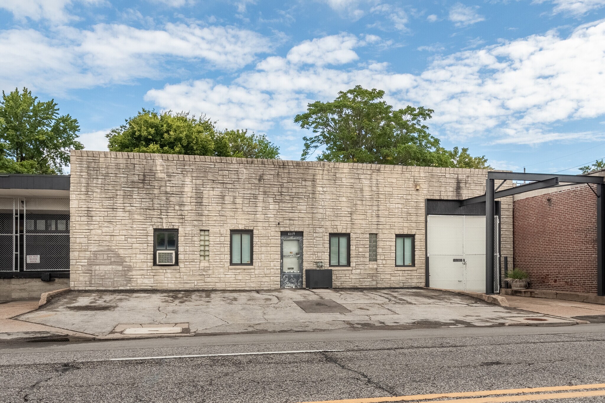 6609 Olive Blvd, Saint Louis, MO for Rent