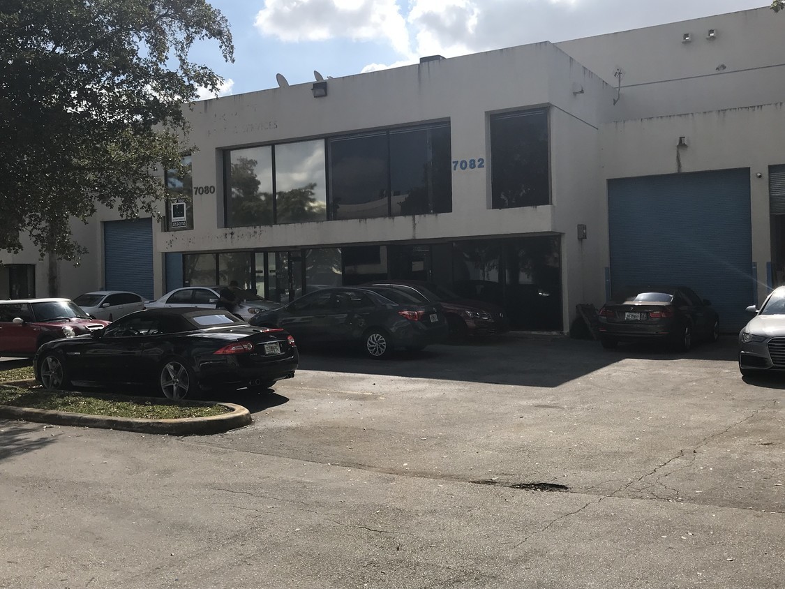 7082 NW 50th St, Miami, FL for Rent