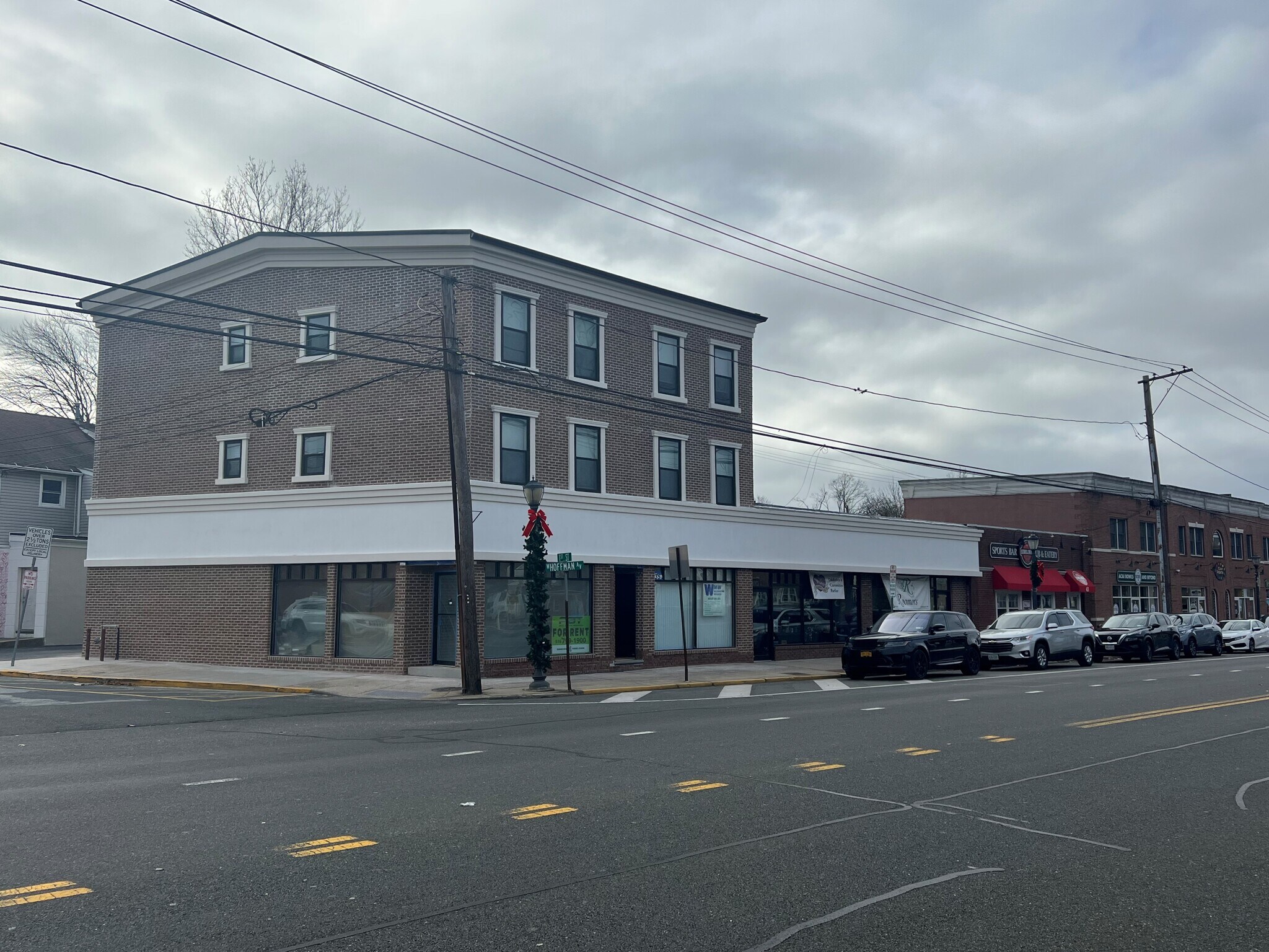 39 W Hoffman Ave, Lindenhurst, NY for Rent