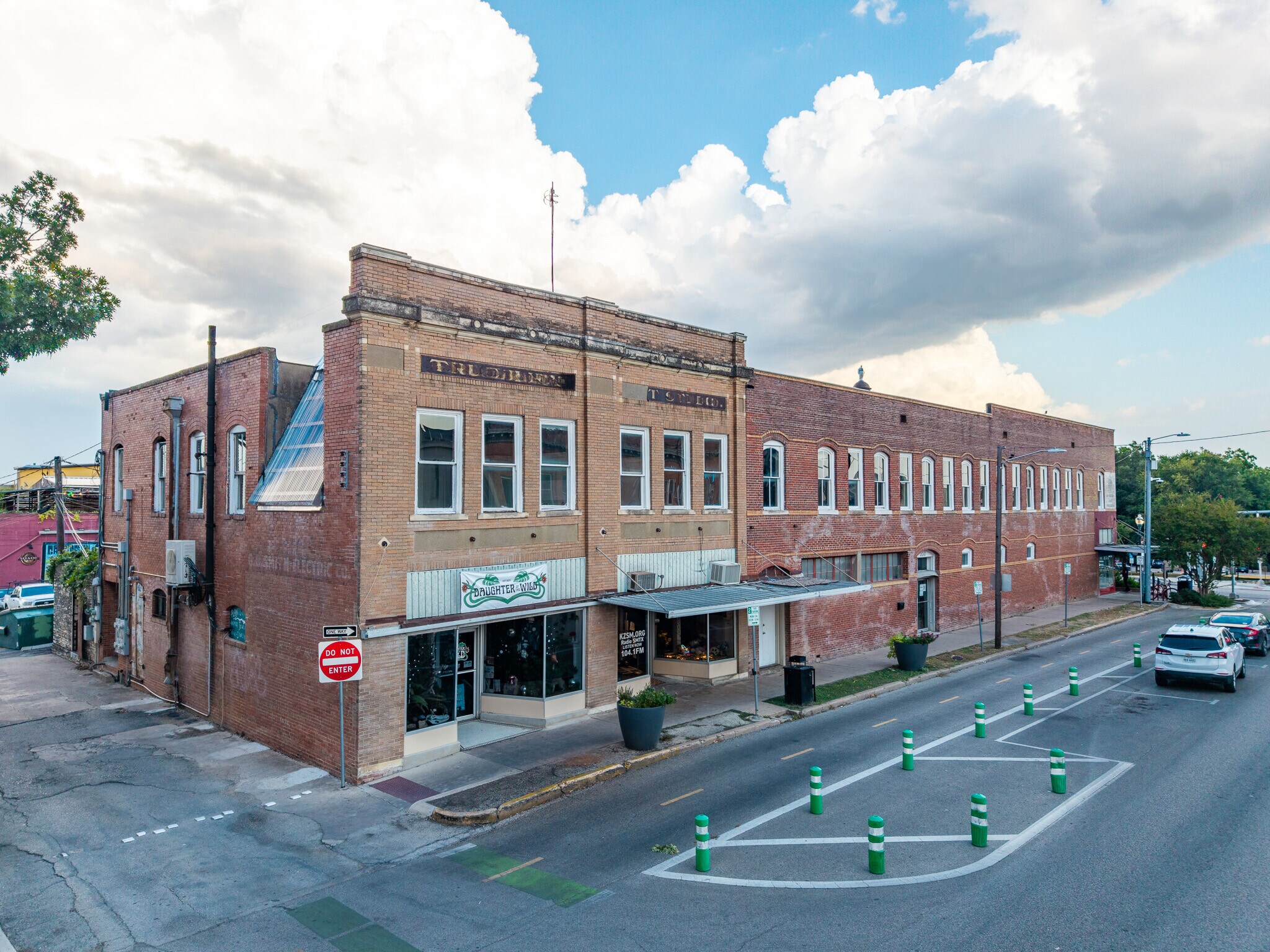 101 E Hopkins St, San Marcos, TX for Sale