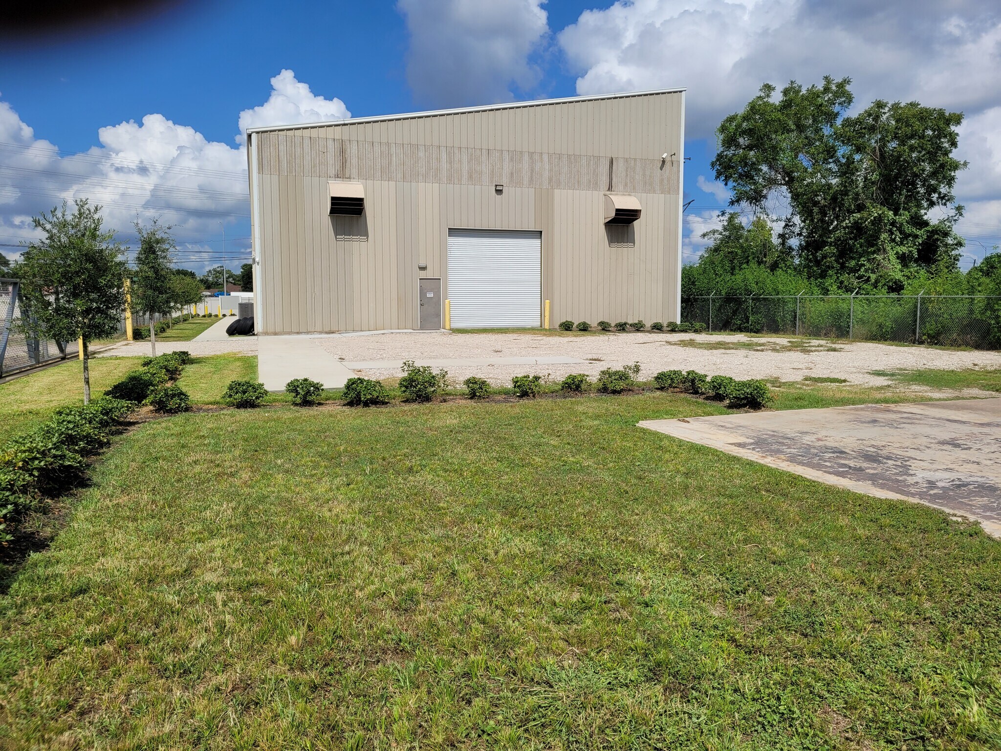 9902 E Hardy Rd, Houston, TX for Rent