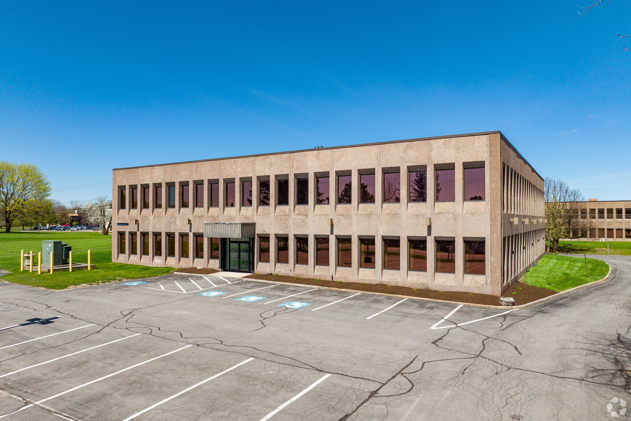 125 Elwood Davis Rd, Syracuse, NY for Rent