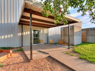 Moore, OK Specialty - 809 SW 4th St