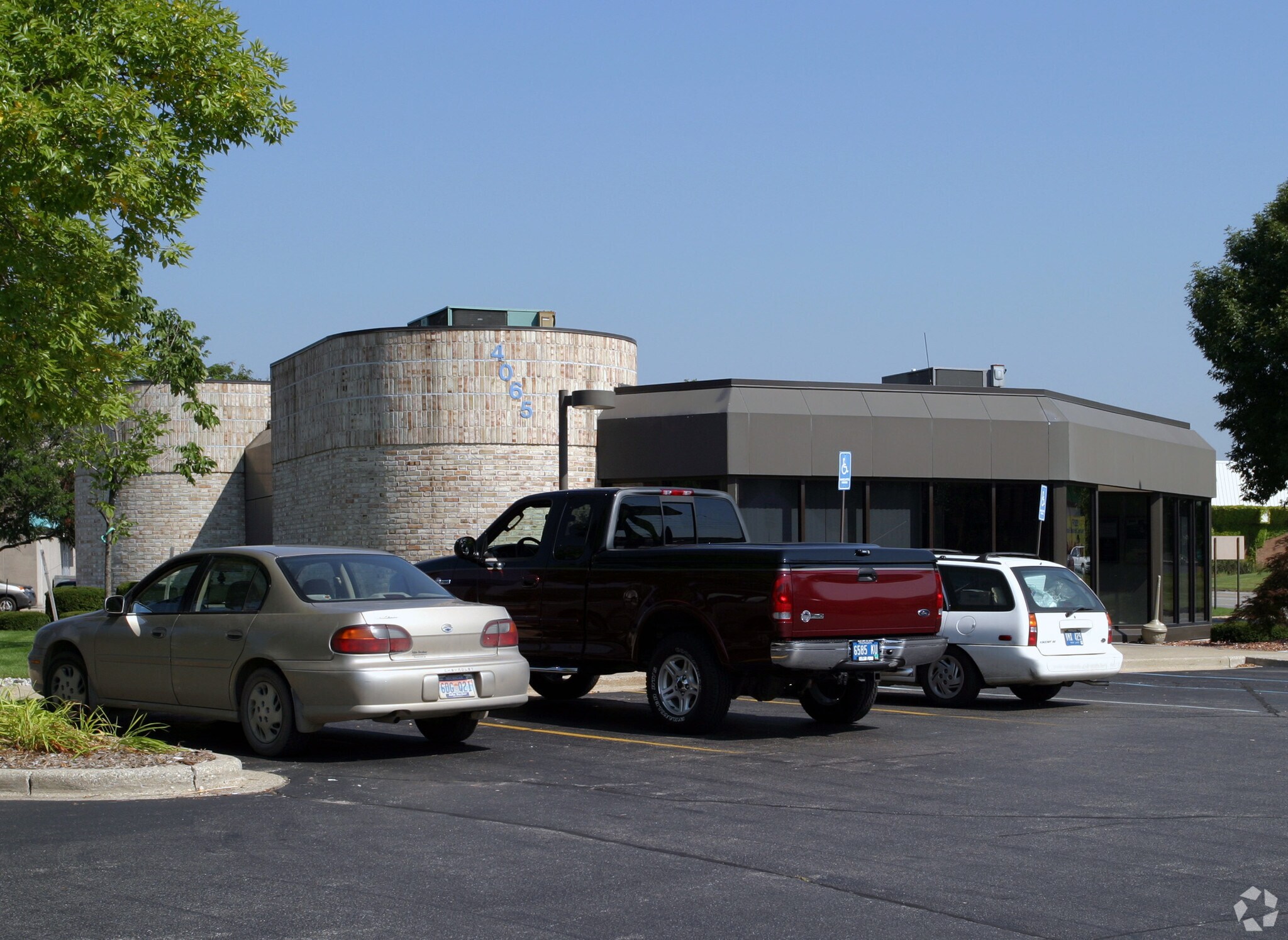 4065 Plainfield Ave, Grand Rapids, MI for Sale