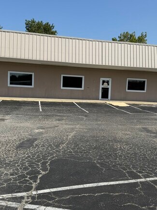 Brookfield, MO Office/Retail - 608 W Lockling St