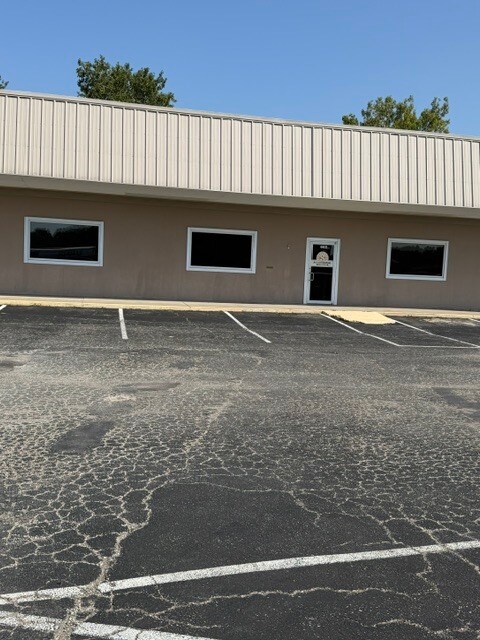 608 W Lockling St, Brookfield, MO for Rent