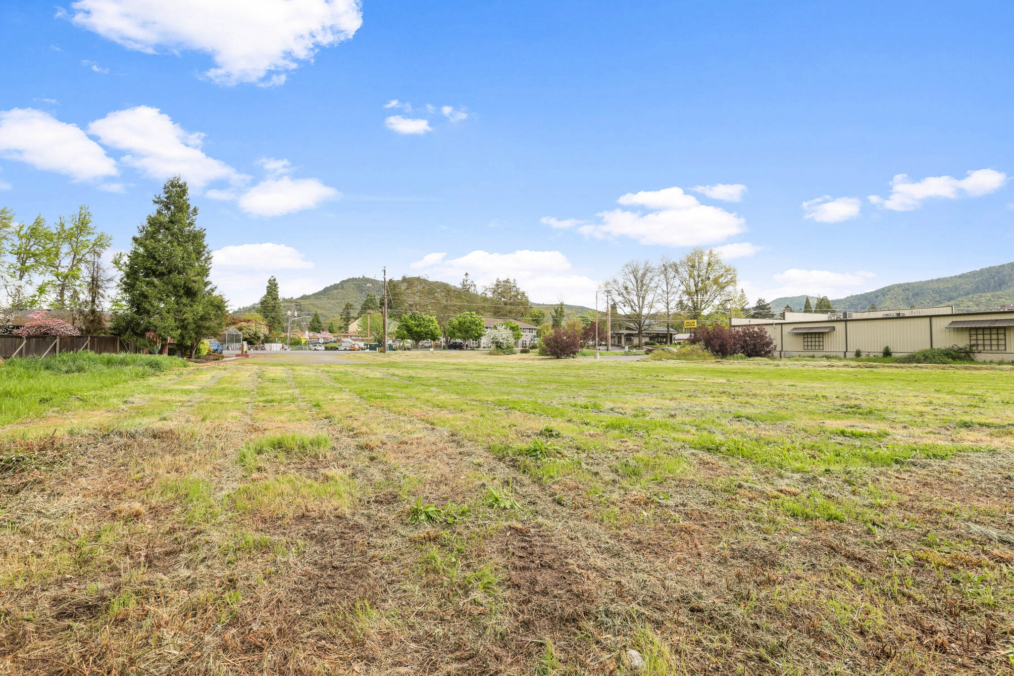 202 W Main St, Rogue River, OR for Sale